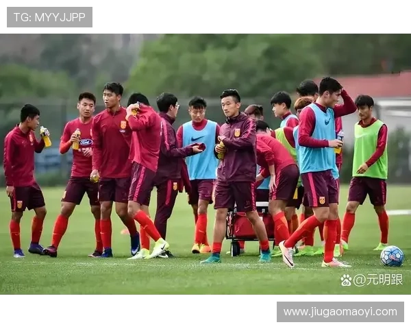 国足鏖战九十分钟顽强逼平劲敌展现新时代中国足球拼搏精神