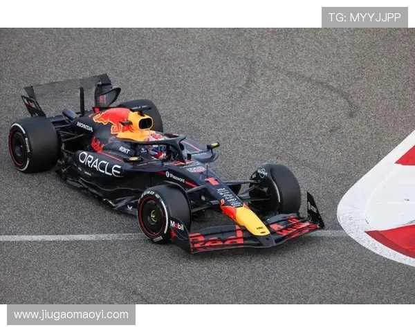 F1赛季激战正酣 梅赛德斯与红牛争锋 新赛道测试带来悬念 F1赛季激战正酣 梅赛德斯与红牛争锋 新赛道测试带来悬念