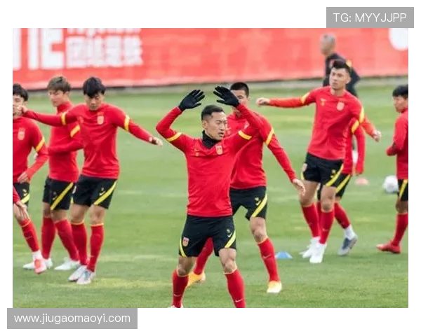 国足新星闪耀亚洲赛场助球队逆转取胜掀起国内足球热潮