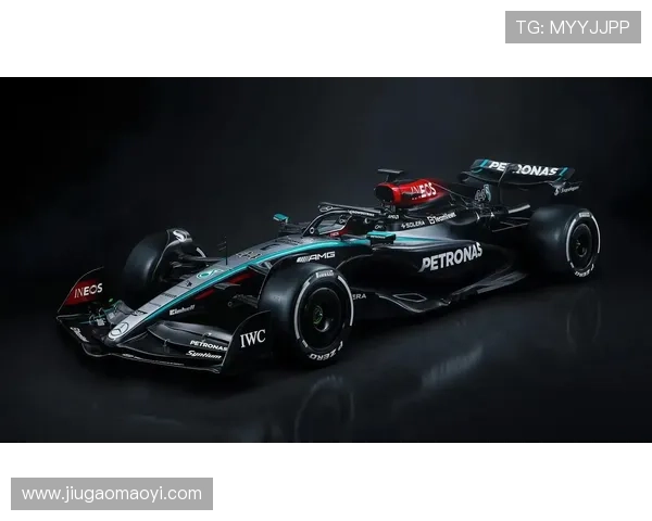 F1赛季迎来新变局 红牛与梅赛德斯对决激烈战况引爆关注