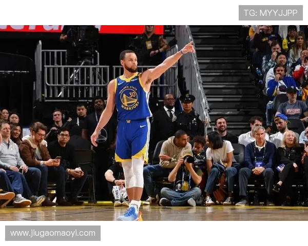 NBA最新动向：詹姆斯复出首战闪耀库里三分破纪录勇士队连胜再度攀升